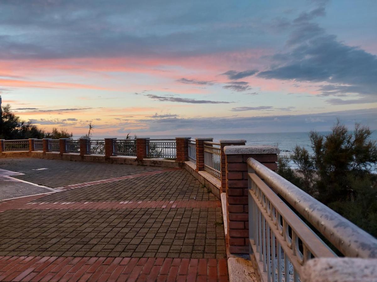 I Tre Marchi Rooms / Camera Mare Termoli Exteriör bild